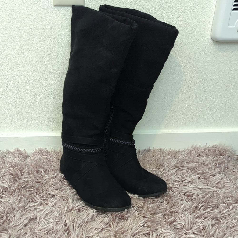 SO Women's Faux Suede Black Boots